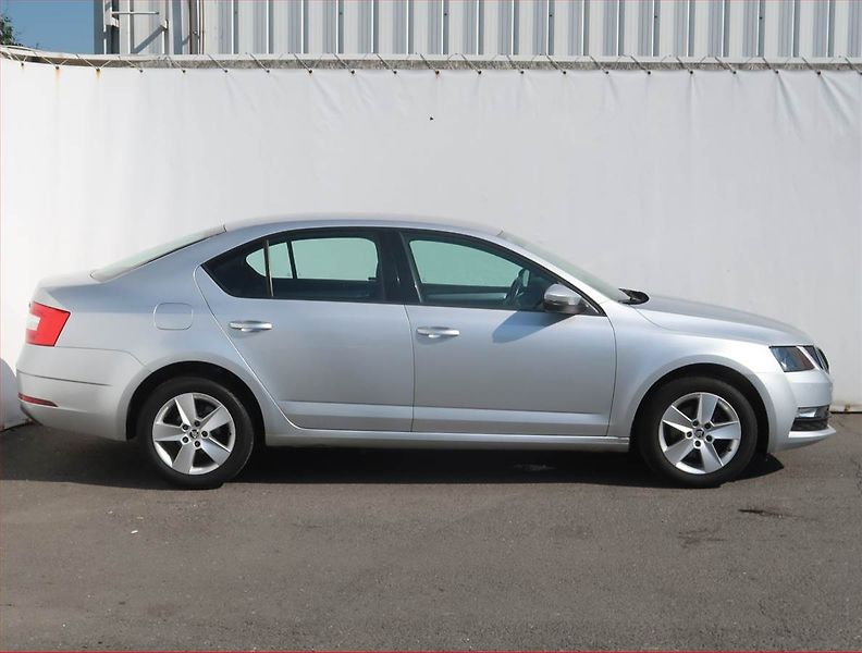 Škoda Octavia (2018) Ambition Plus 1.4 TSI - fotka 6 z 21