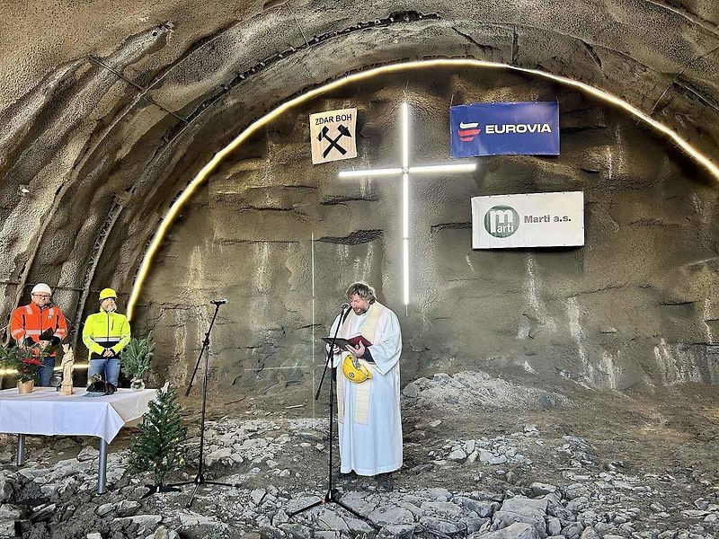 Žehnání svaté Barbory na stavbě tunelu Homole na budoucí dálnici D35 u Vysokého Mýta.