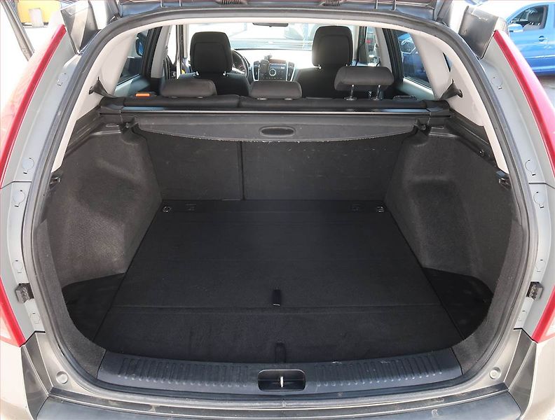 Kia Ceed (2010) 1.6 CRDi, Serv.kniha, po STK - fotka 13 z 17