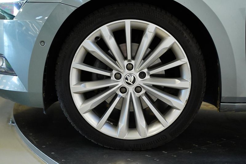 Škoda Superb - fotka 10 z 29