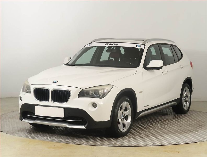 BMW X1 (2009) xDrive20d, 4X4, Xenony - fotka 2 z 19