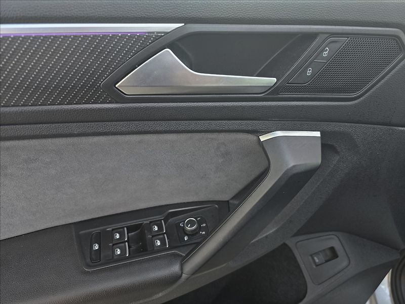 Volkswagen Tiguan 2,0 TSi 235KW D7 R DPH NAVI - fotka 14 z 44