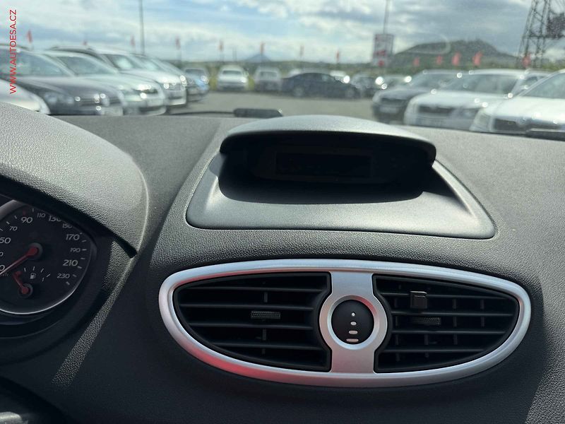 Renault Clio (2006) 1.6 16V - fotka 13 z 15