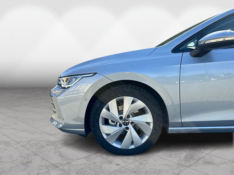 Volkswagen Golf People 1,5 eTSI 7DSG mHEV - fotka 9 z 22