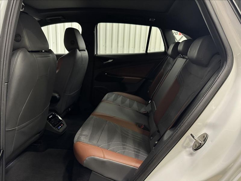 Volkswagen ID.4 150kW DCC MAX 1ST PLUS PRO PF. - fotka 34 z 47