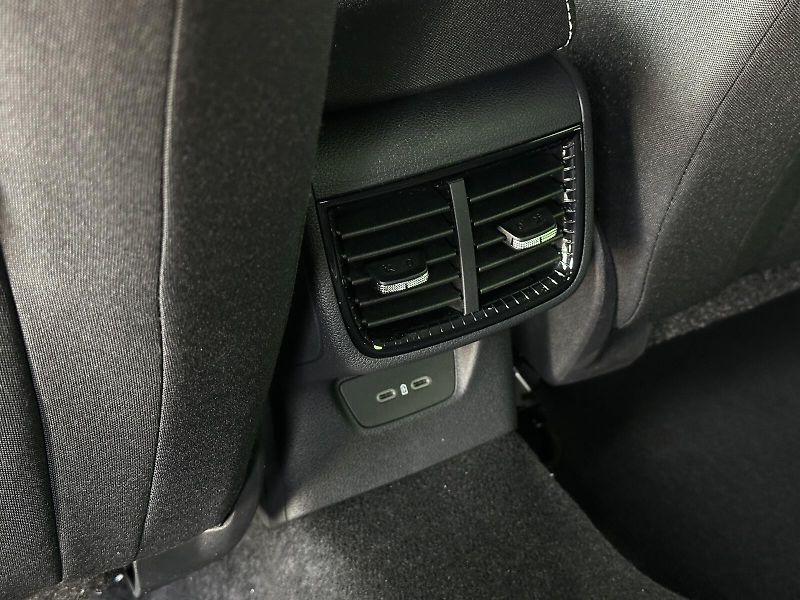Škoda Fabia 1.0TSi DSG Monte Carlo 116PS B - fotka 37 z 40