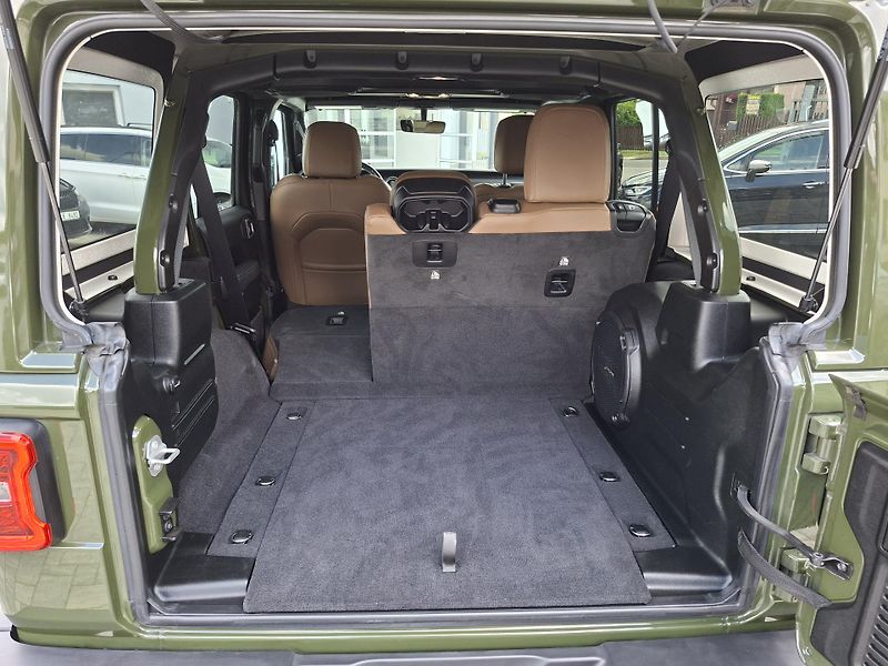 Jeep Wrangler (2021) SAHARA 4x4 Unlimited, TOP   - fotka 20 z 52