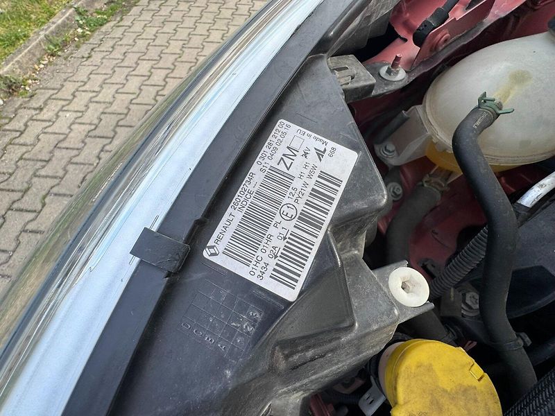 Renault Captur (2016) 0,9 TCE 66 KW ROZVODY USB NAV - fotka 42 z 42