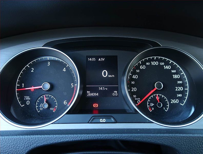 Volkswagen Golf (2014) 1.6 TDI, Navi, Tempomat - fotka 11 z 23