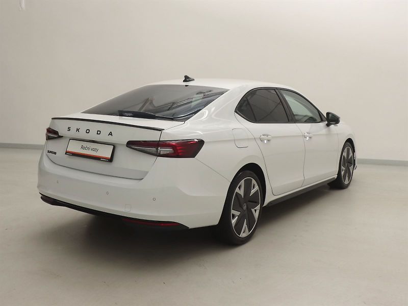 Škoda Superb (2025) 2.0 TDI DSG Sportline - fotka 2 z 5