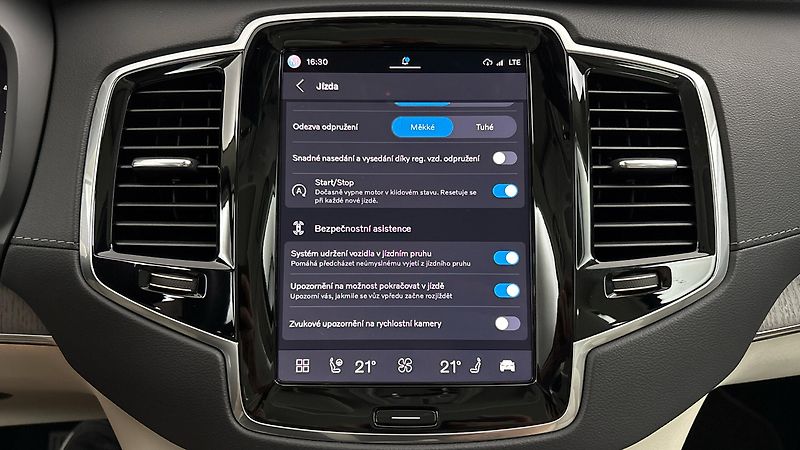 Volvo XC90 2.0 B5 AUT AWD Ultimate Bright - fotka 30 z 36