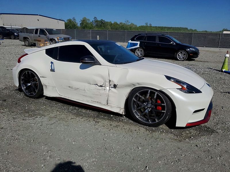 Nissan 370 Z (2014) BASE - fotka 2 z 11