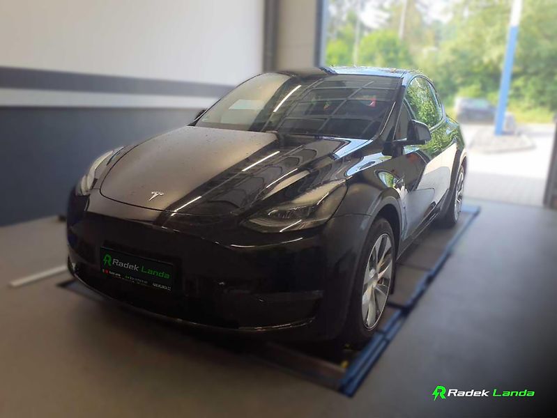 Tesla Model Y (2023) AWD Berlín, Dual Motor - fotka 2 z 8