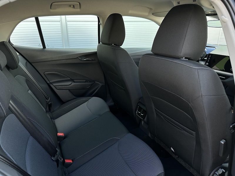 Škoda Fabia 1.0TSi Selection 95PS LED V.Co - fotka 34 z 37