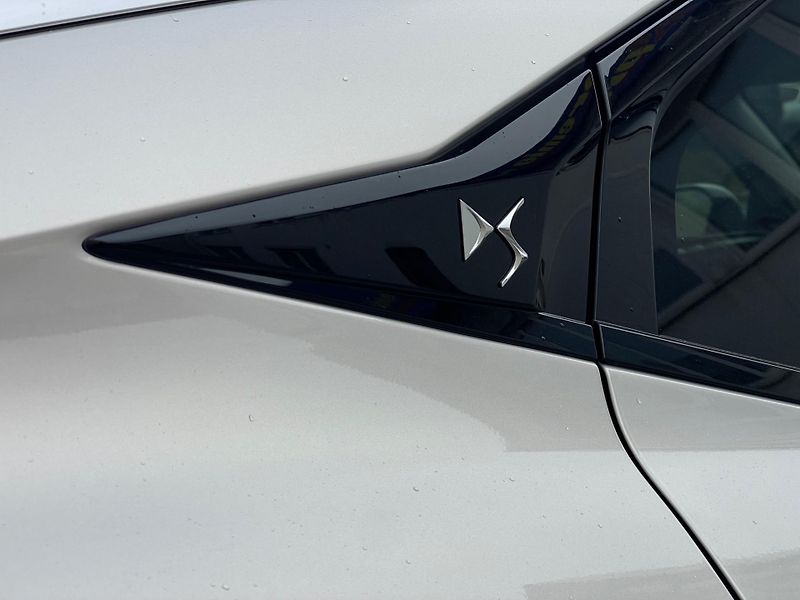 DS Automobiles DS N°4 (2026) ETOILE HYBRID 145 - fotka 26 z 31