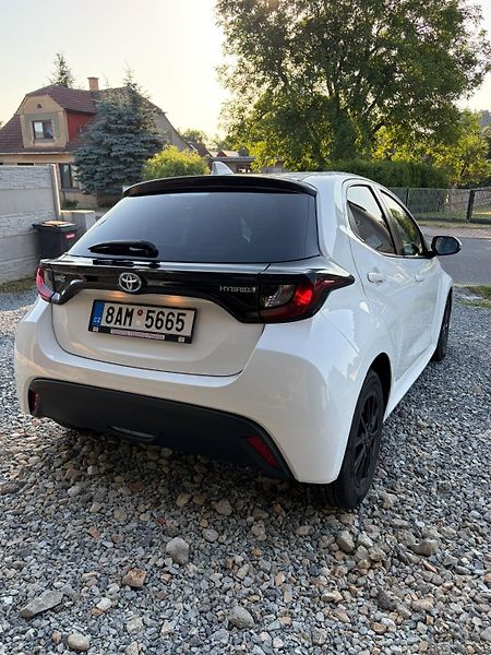 Toyota Yaris (2021) 1.5 hybrid 85kw - fotka 3 z 15