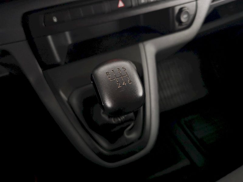 Toyota ProAce Verso (2020) 2.0L 150k Combi L1 - fotka 17 z 27