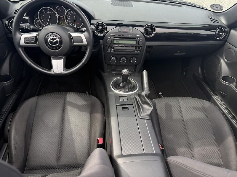 Mazda MX-5 1.8  93kW Roadster 123tkm - fotka 11 z 15