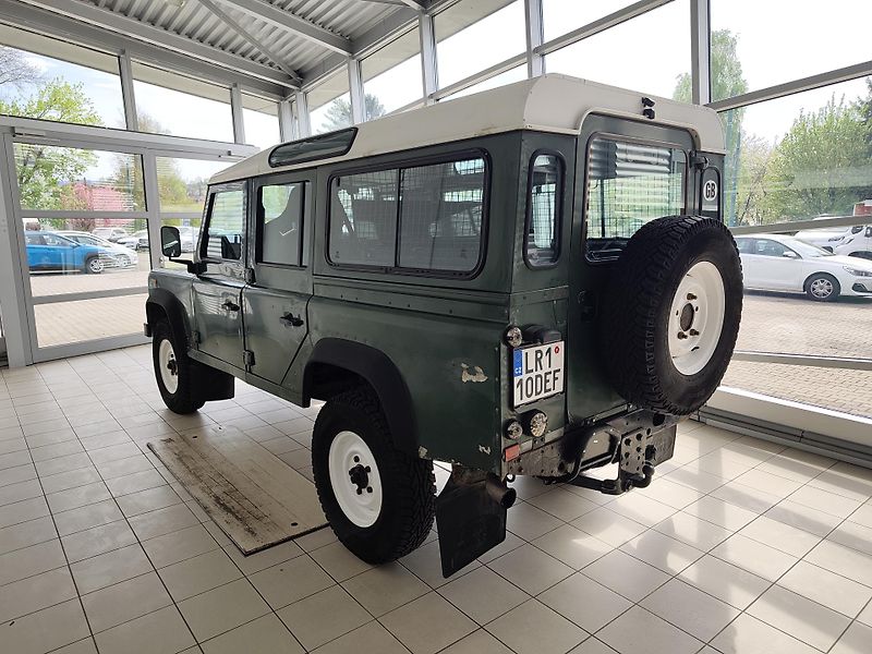Land Rover Defender (2001) 110 TD5 9S - fotka 2 z 13