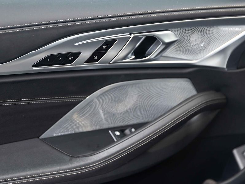 BMW Řada 8 M850i xDrive Coupe - fotka 17 z 21