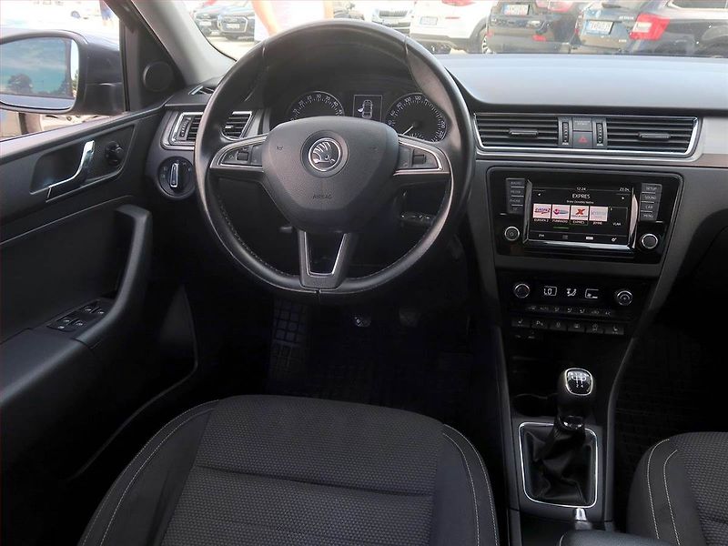 Škoda Rapid (2015) Spaceback 1.6 TDI, Xenony - fotka 7 z 17