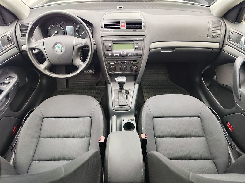 Škoda Octavia 1.6 FSI/85kW Elegance - fotka 12 z 25