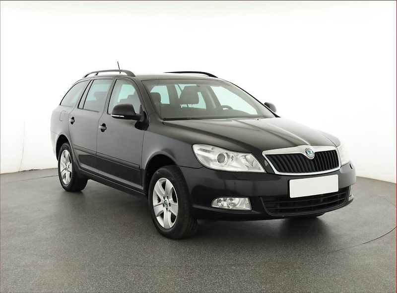Škoda Octavia (2012) 1.6 TDI, Xenony, Tempomat - fotografie inzerátu