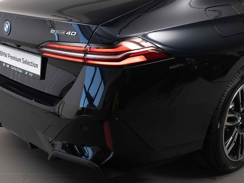 BMW i5 eDrive40 - fotka 10 z 22