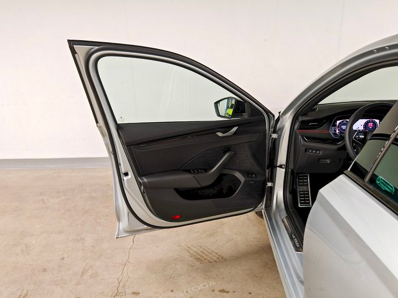 Škoda Octavia (2025) 2.0 TSI 195 kW DSG RS - fotka 21 z 31