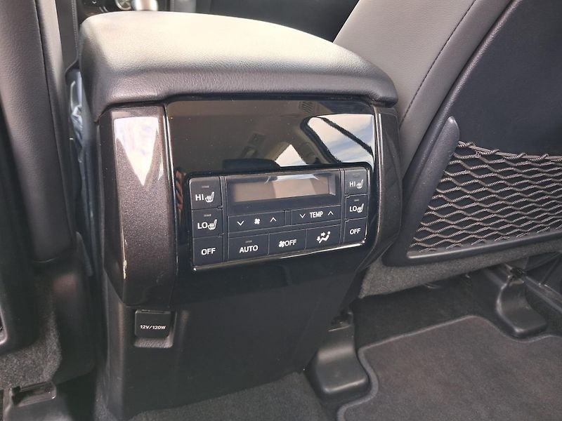 Toyota Land Cruiser 2.8 D-4D Executive AT - fotka 28 z 30