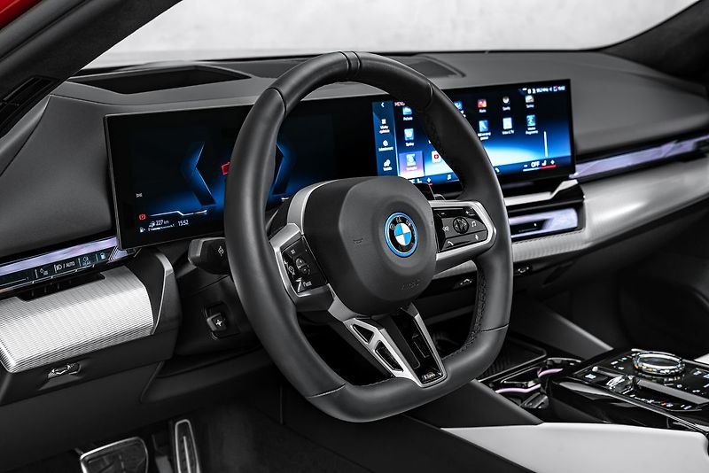 BMW Řada 5 550 e xDrive - fotka 17 z 25
