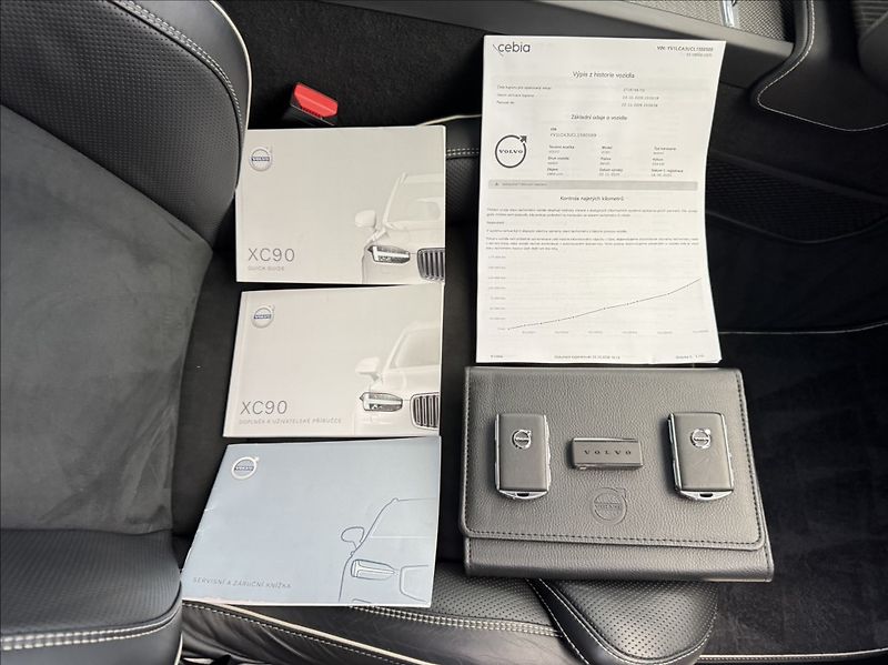 Volvo XC90 2,0 T6 AWD Drive-E 2.0L R-Desi - fotka 47 z 50