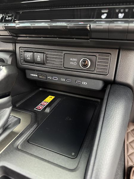 Toyota Land Cruiser (2023) 2.8 D-4D 4x4 Executive Skyview - fotka 22 z 33