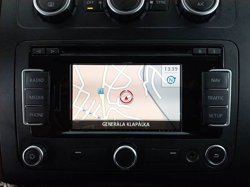 Volkswagen Touran (2014) Comfortline 2.0 TDI, 7 míst - fotka 17 z 19