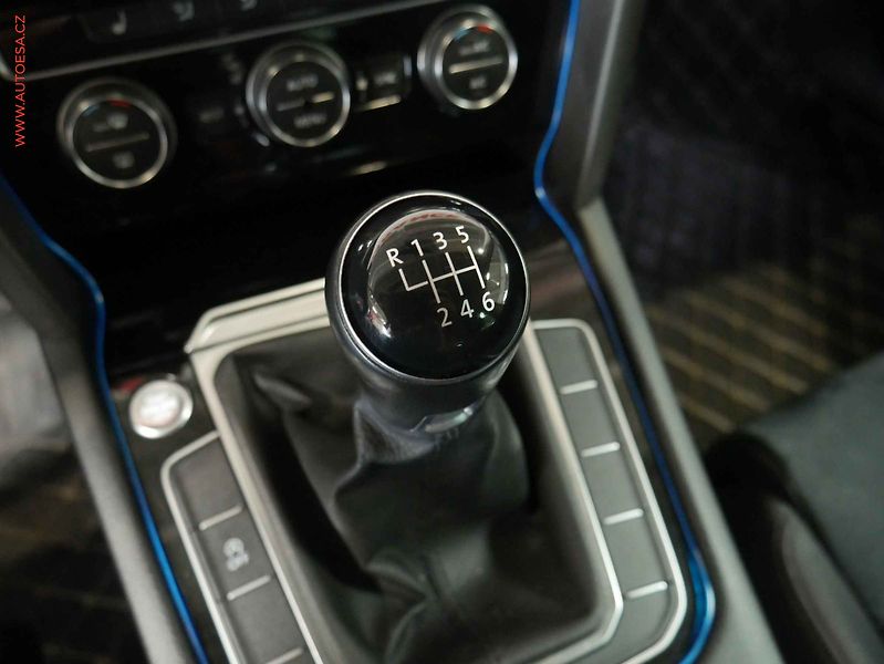 Volkswagen Passat (2017) 1.6 TDi, Navi, LED - fotka 19 z 19