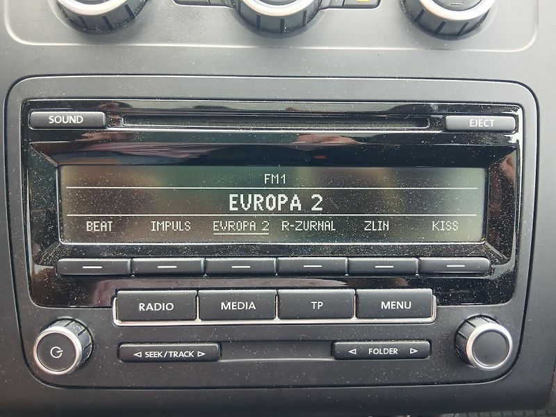 Volkswagen Touran 2.0 TDi - fotka 24 z 42