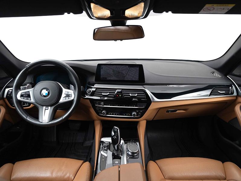 BMW Řada 5 540d xDrive Touring - fotka 13 z 21