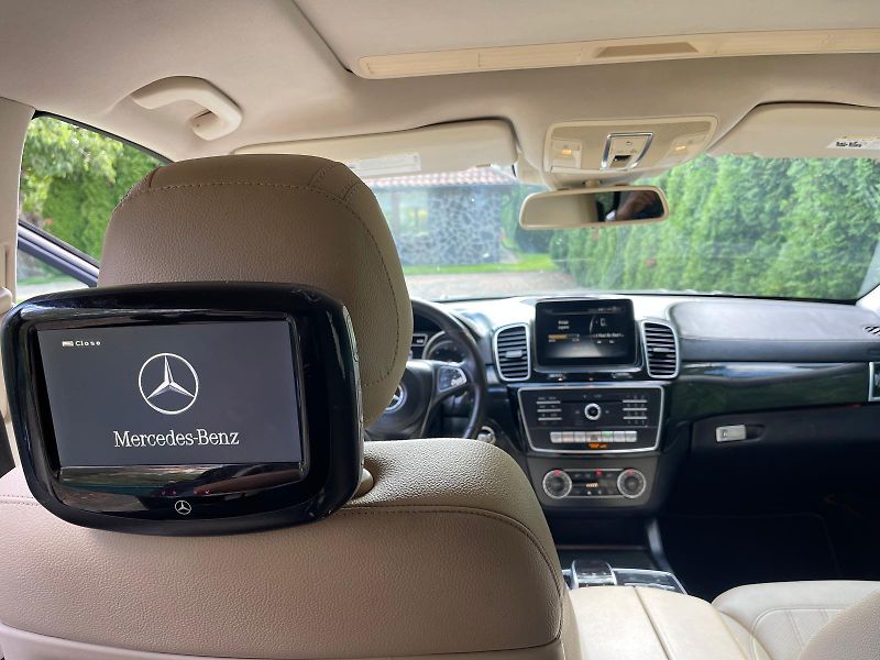 Mercedes-Benz GLS (2017) GLS 450 4MATIC 2017 šedá - fotka 6 z 10