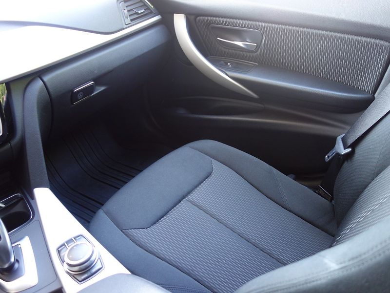 BMW Řada 3 (2018) 318d 110kW -FULL LED-DPH - fotka 14 z 37