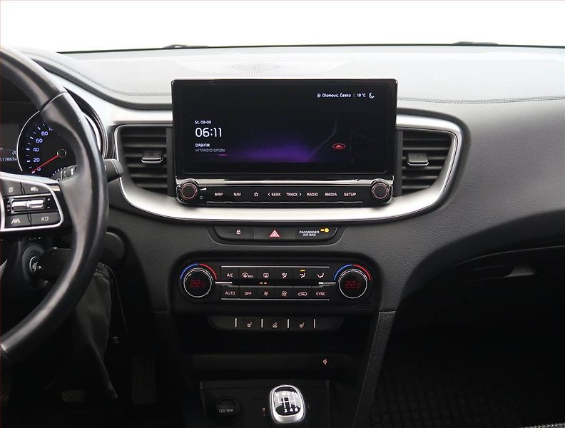 Kia Ceed (2023) 1.5 T-GDI, ČR,1.maj - fotka 12 z 21