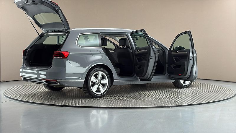 Volkswagen Passat 2.0 TDI DSG 4MOTION Elegance V - fotka 6 z 27