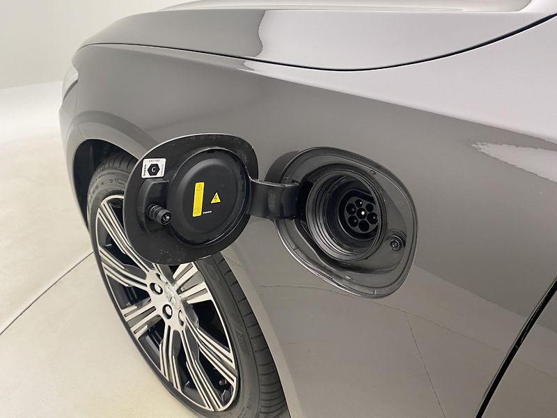 Volvo V90 T8 AWD RECHARGE REZERVACE - fotka 40 z 58