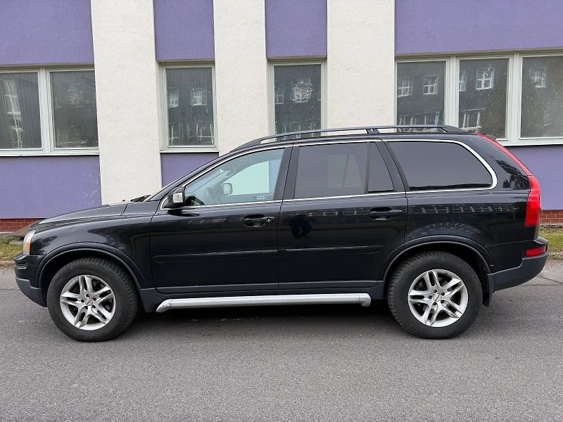 Volvo XC90 2,4 D5 AWD / 1.maj. / ČR / - fotka 2 z 26