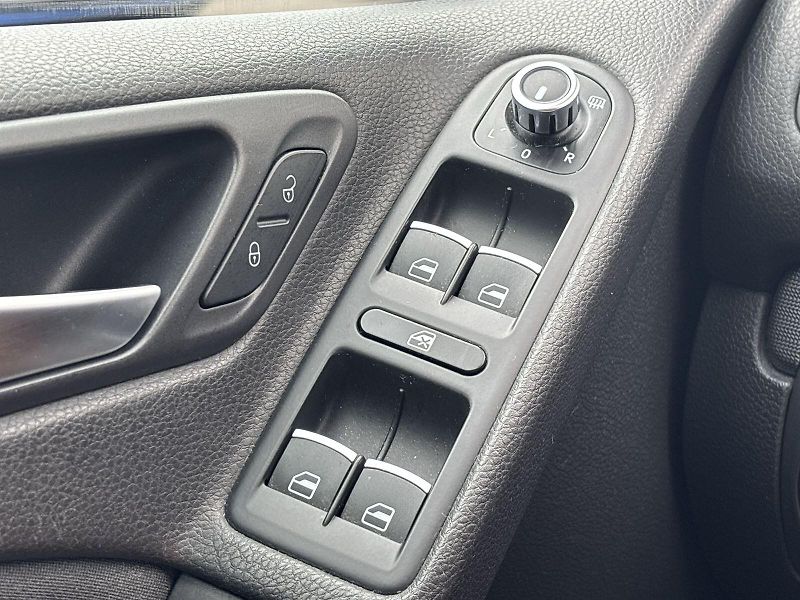 Volkswagen Golf (2012) 1.6 TDI Trend - fotka 20 z 30