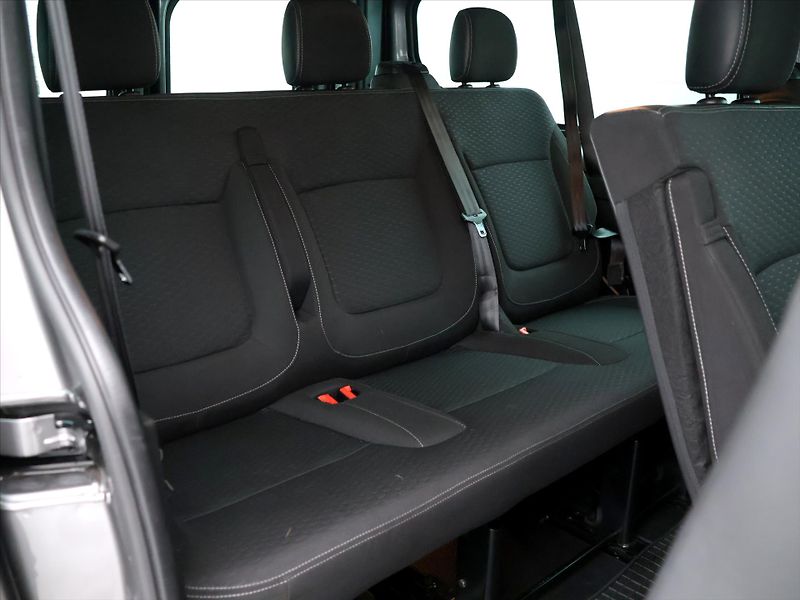 Opel Vivaro 1,6 DCTi BiTurbo 107kW DPH - fotka 13 z 35
