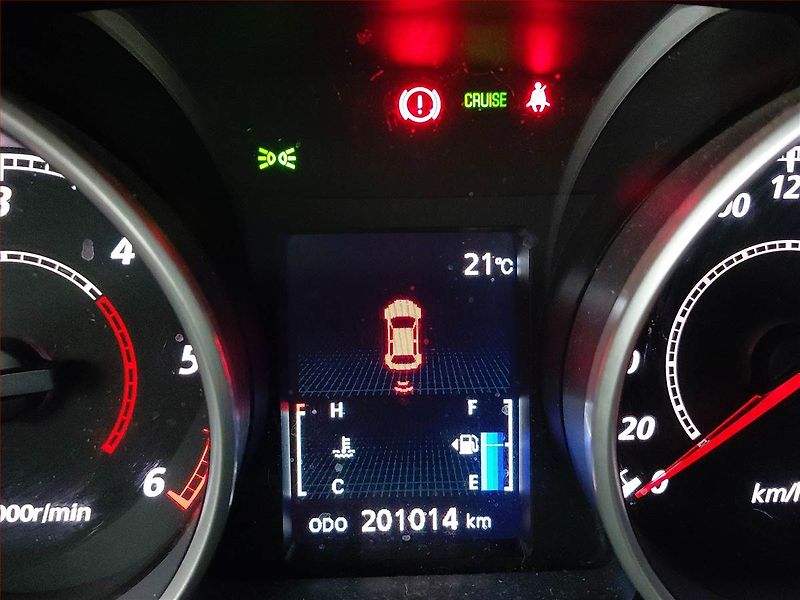 Mitsubishi Outlander (2011) 2.2 DI-D, 4X4, 7 míst - fotka 19 z 21