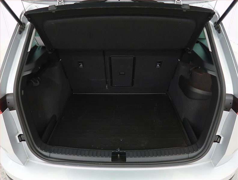 Škoda Karoq (2023) 1.5 TSI, digi klima - fotka 14 z 23