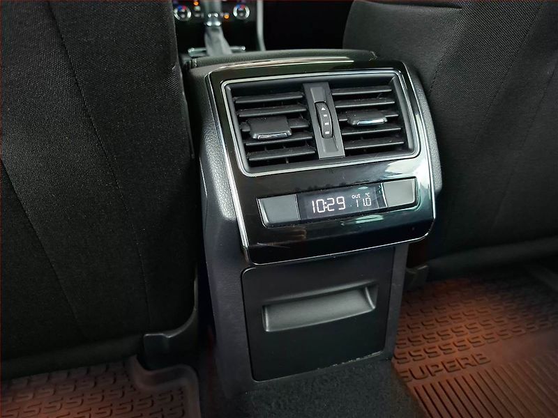 Škoda Superb (2018) 2.0 TDI, Automat, Navi, Xenony - fotka 21 z 21