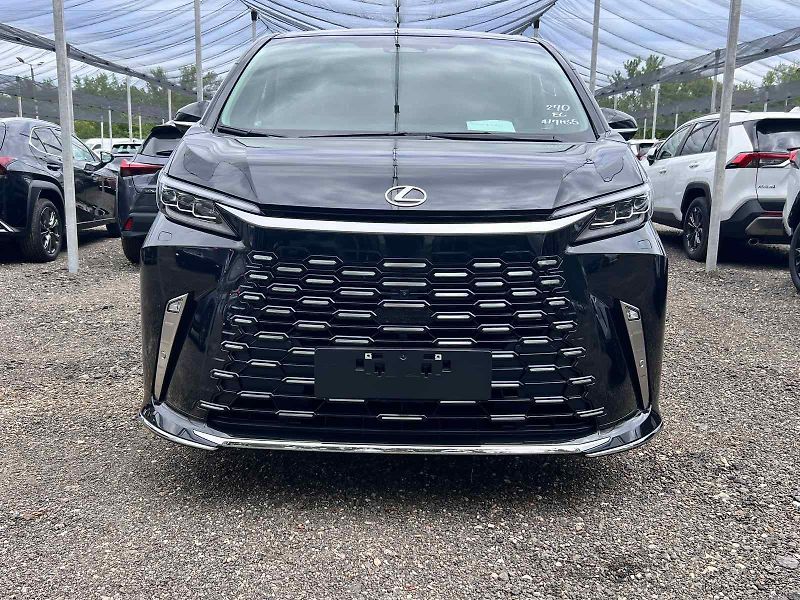 (2025) VIP 4 seats EXECUTIVE | MAX - fotka 1 z 12