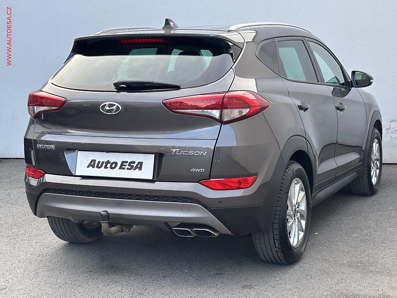 Hyundai Tucson (2016) 2.0 CRDi 4x4, AT, navi, TZ - fotka 4 z 20